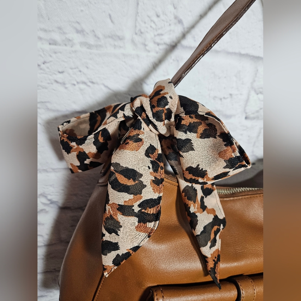 Stylish Tan Bow Accent Women's Bag In Animal Print - Picture 2 of 5